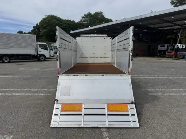 いすゞ エルフ TRG-NJR85A(2WD)の写真9