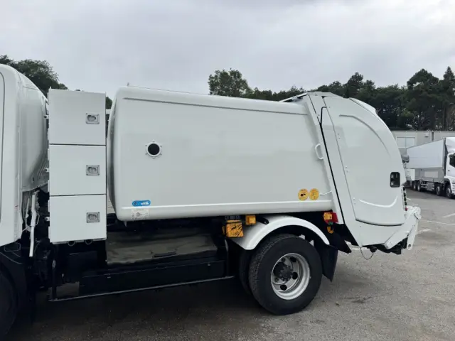 日野 デュトロ TKG-XZU700M(2WD)の写真8