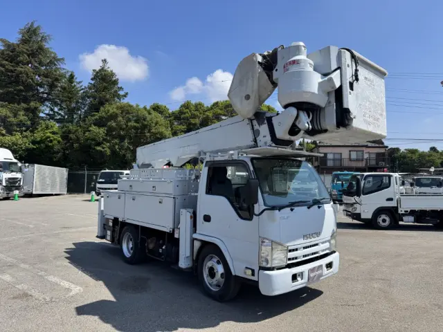 いすゞ エルフ SKG-NKR85YN(2WD)の写真2