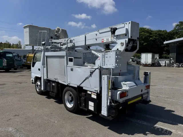 いすゞ エルフ SKG-NKR85YN(2WD)の写真4