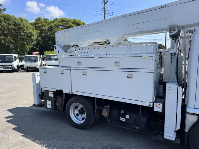 いすゞ エルフ SKG-NKR85YN(2WD)の写真6