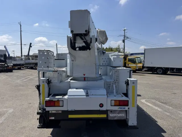 いすゞ エルフ SKG-NKR85YN(2WD)の写真8