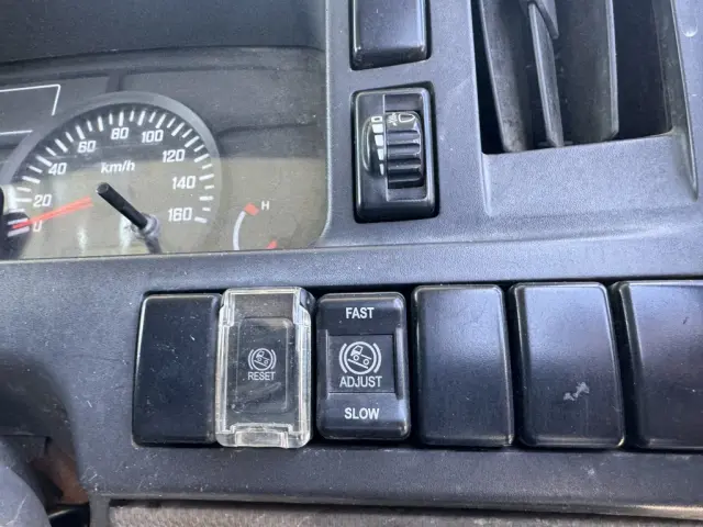 いすゞ エルフ SKG-NKR85YN(2WD)の写真33
