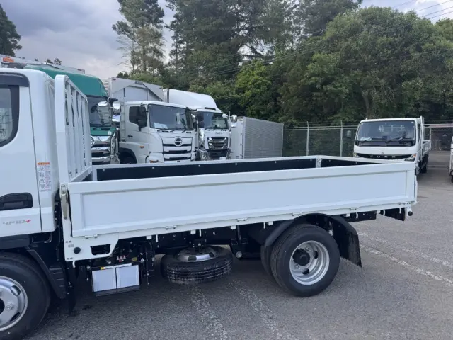 三菱 キャンター 2RG-FBA20(2WD)の写真8