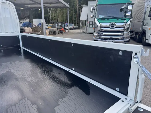 三菱 キャンター 2RG-FBA20(2WD)の写真12