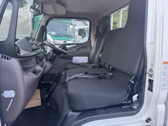 三菱 キャンター 2RG-FBA20(2WD)の写真33