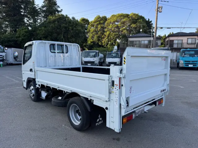 三菱 キャンター 2RG-FBA20(2WD)の写真4