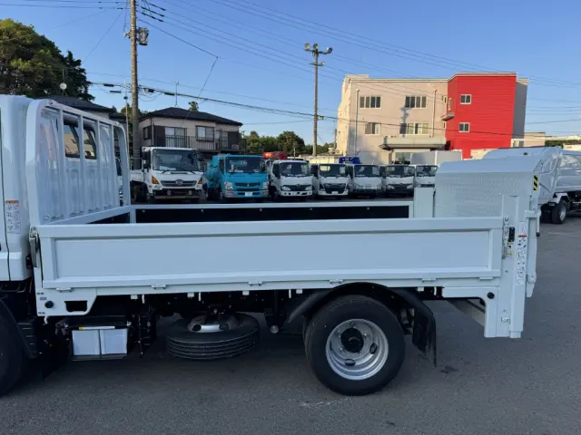 三菱 キャンター 2RG-FBA20(2WD)の写真7