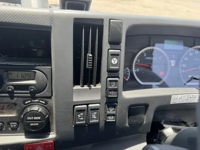 いすゞ エルフ 2SG-NPR88AN(2WD)の写真32