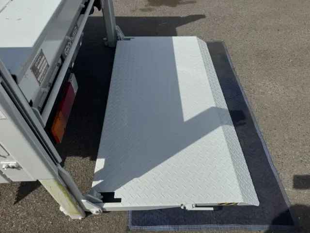 三菱 キャンター 2RG-FBA20(2WD)の写真12
