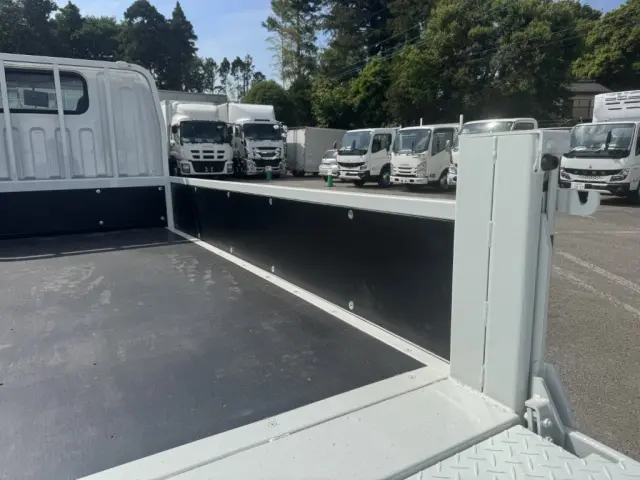 三菱 キャンター 2RG-FBA20(2WD)の写真15