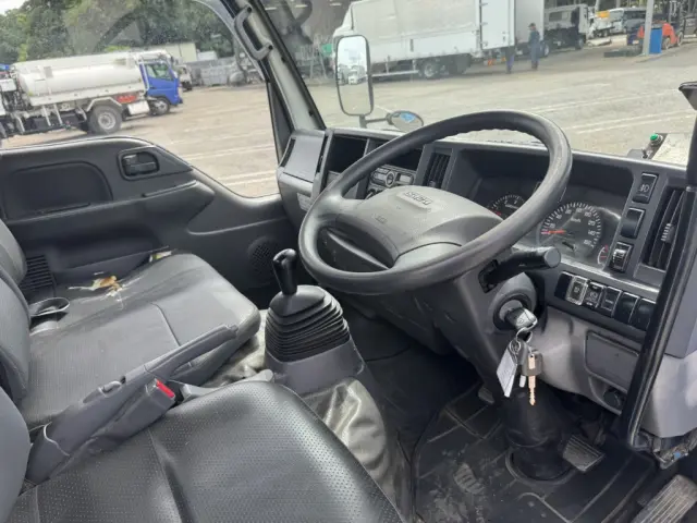 いすゞ エルフ TPG-NKR85AN(2WD)の写真34