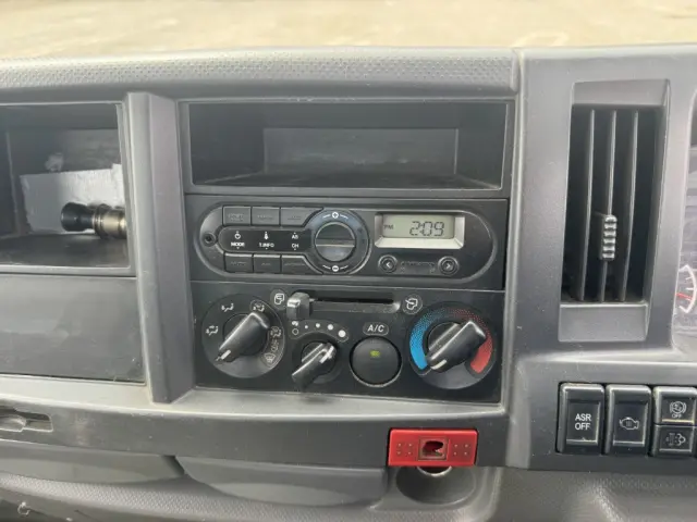 いすゞ エルフ TPG-NKR85AN(2WD)の写真35