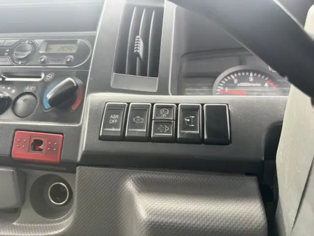 いすゞ エルフ TPG-NKR85AN(2WD)の写真36