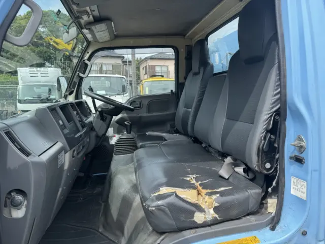 いすゞ エルフ TPG-NKR85AN(2WD)の写真40