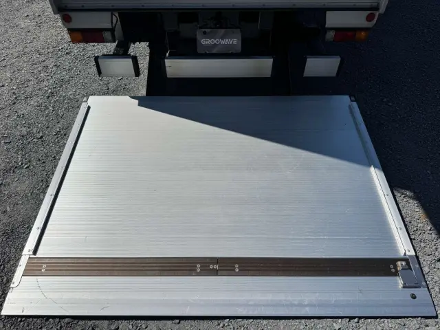 自社で仕入れた在庫を直接お客様に仕入れる体制により、他社様より安くトラックを提供しています。|三菱 キャンター 2PG-FEB50(2WD)の写真12