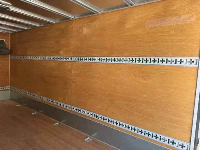 すぐにご来店頂けない場合や遠方にお住まいの方、車両状態の詳細が知りたい方はお気軽にご連絡下さい♪|三菱 キャンター 2PG-FEB50(2WD)の写真15