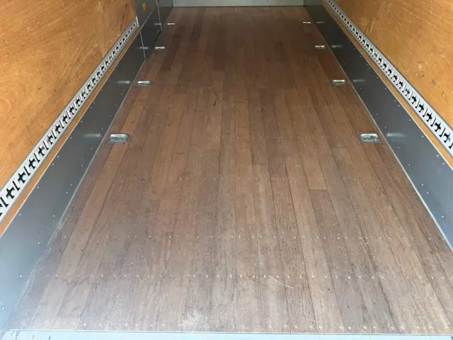 一見しただけでは分からない車両の状態を徹底的に明らかにする入庫検査の技術には、自信があります。|三菱 キャンター 2PG-FEB50(2WD)の写真16