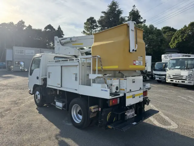 いすゞ エルフ TKG-NKR85AN(2WD)の写真5