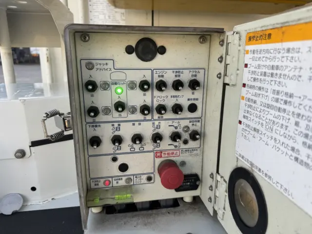 いすゞ エルフ TKG-NKR85AN(2WD)の写真12