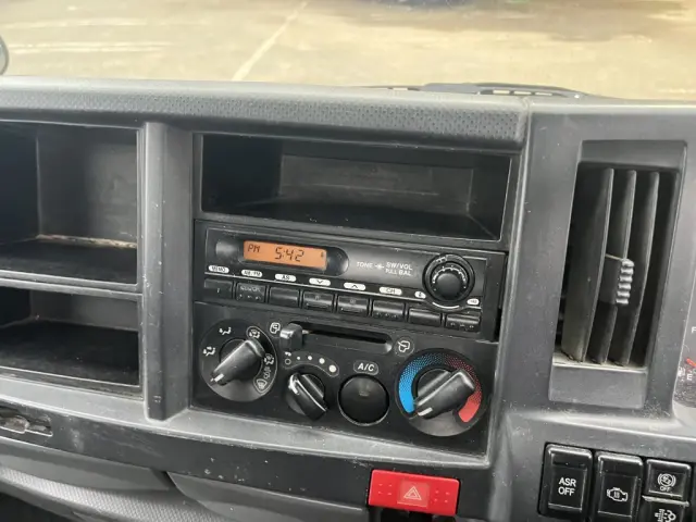 いすゞ エルフ TKG-NJR85AD(2WD)の写真31
