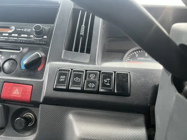 いすゞ エルフ TKG-NJR85AD(2WD)の写真33