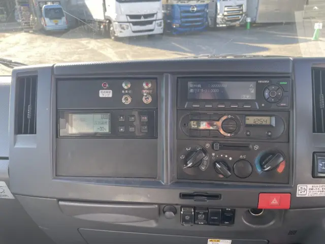 いすゞ エルフ TPG-NPR85AN(2WD)の写真36