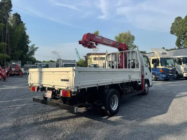 いすゞ エルフ PB-NKR81AR(2WD)の写真4