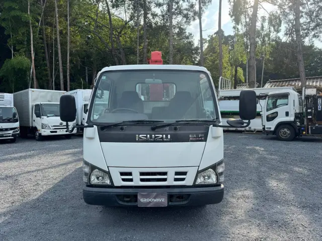 いすゞ エルフ PB-NKR81AR(2WD)の写真6