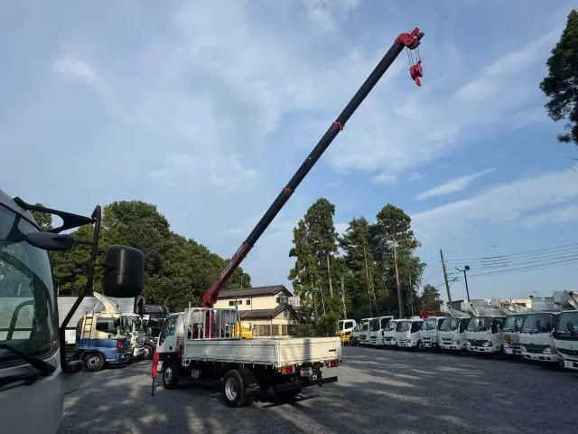 いすゞ エルフ PB-NKR81AR(2WD)の写真16