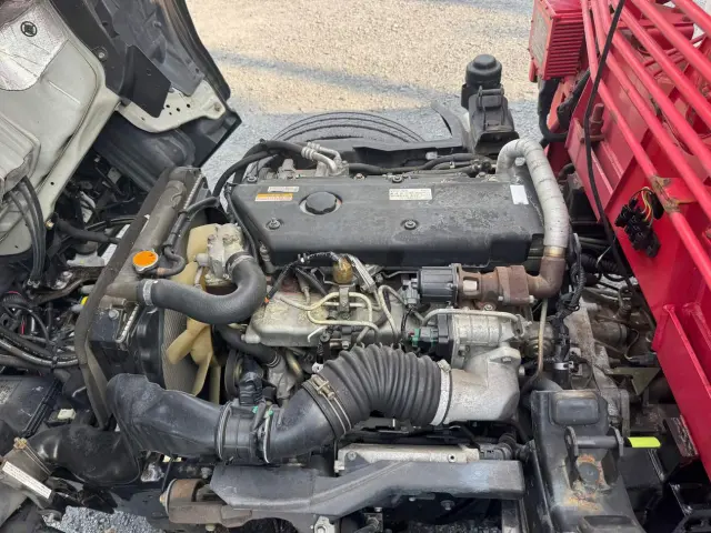 いすゞ エルフ PB-NKR81AR(2WD)の写真32