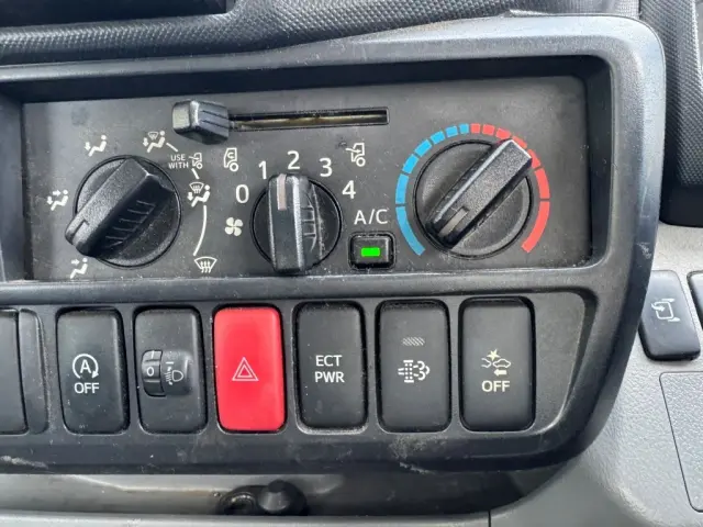 日野 デュトロ TPG-XZU600X(2WD)の写真32
