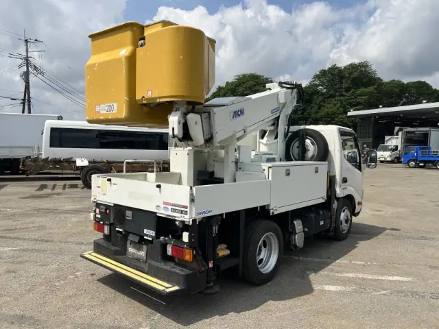 お客様のご状況・ご要望をお伺いした上で、ナンバー登録や輸送料、車検整備やバッテリー・タイヤ交換といった各種オプションを含めた、最終的なお見積り金額をお伝えします。|日野 デュトロ TKG-XZU675M(4WD)の写真4