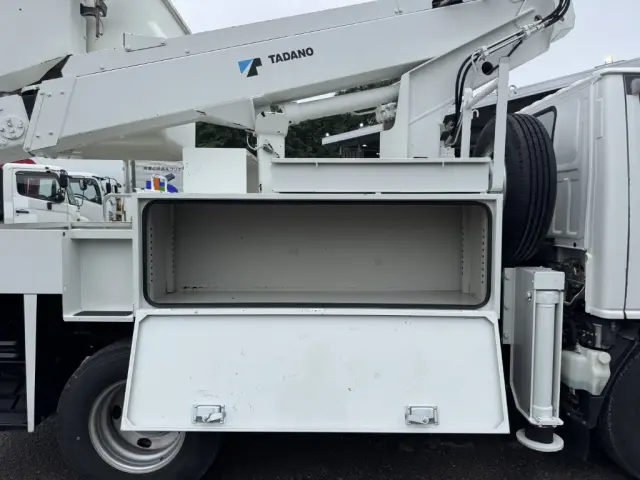 お客様のご要望をお伺いした上で、ナンバー登録やご納車時の車検整備やバッテリー・タイヤ交換といった各種オプション等も承りますのでお気軽にご連絡下さい。|いすゞ エルフ TPG-NKR85AN(2WD)の写真8