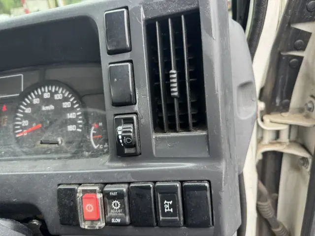 いすゞ エルフ TPG-NKR85AN(2WD)の写真38