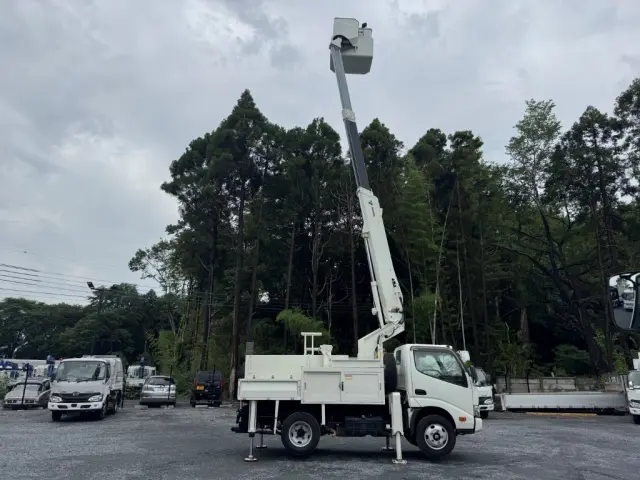 一見しただけでは分からない車両の状態を徹底的に明らかにする入庫検査の技術には、自信があります。|日野 デュトロ TPG-XZU600X(2WD)の写真15