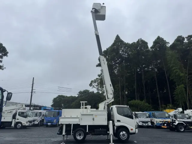 すぐにご来店頂けない場合や遠方にお住まいの方、車両状態の詳細が知りたい方はお気軽にご連絡下さい♪|日野 デュトロ TPG-XZU600X(2WD)の写真15