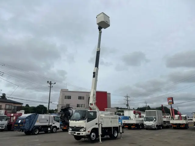 常時１００台以上の平ボディー、ダンプ、クレーン、冷凍車、ウイング、バスなどの中古車両を取り扱っており、毎日様々な中古トラックが入庫しています。気になる車両はお早めにご連絡を！|日野 デュトロ TPG-XZU600X(2WD)の写真14
