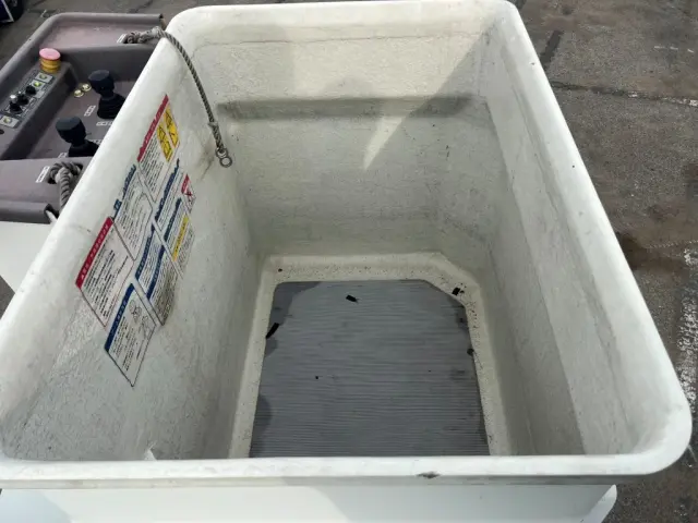 一見しただけでは分からない車両の状態を徹底的に明らかにする入庫検査の技術には、自信があります。|日野 デュトロ TPG-XZU600X(2WD)の写真17
