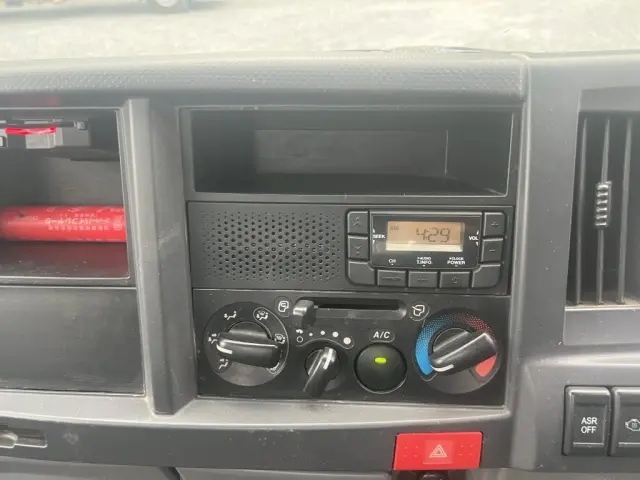 いすゞ エルフ TPG-NJR85AN(2WD)の写真33