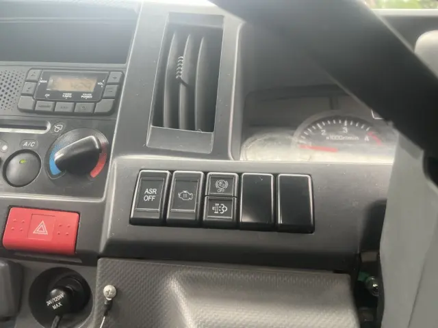いすゞ エルフ TPG-NJR85AN(2WD)の写真34