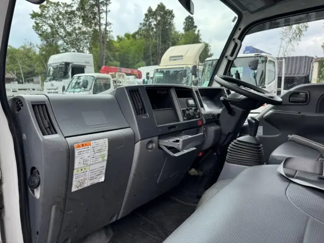 いすゞ エルフ TPG-NJR85AN(2WD)の写真35