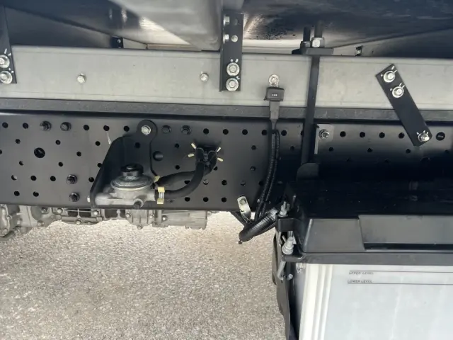 いすゞ エルフ 2RG-NPR88AN(2WD)の写真24
