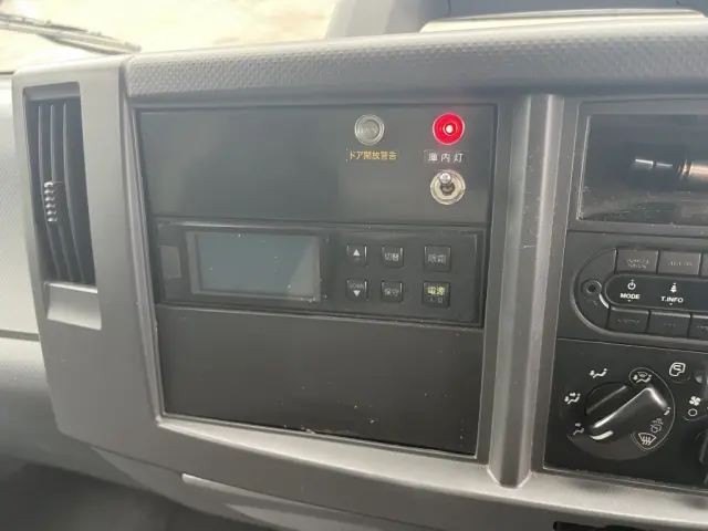 いすゞ エルフ 2RG-NPR88AN(2WD)の写真31