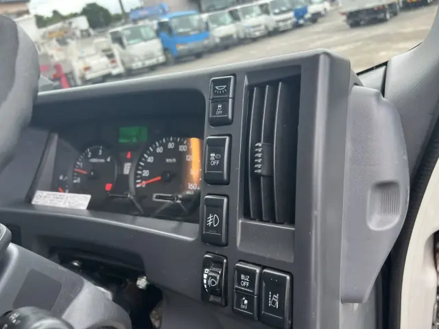 いすゞ エルフ 2RG-NPR88AN(2WD)の写真37