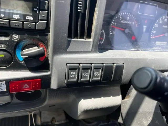 いすゞ エルフ TPG-NJR85AN(2WD)の写真32