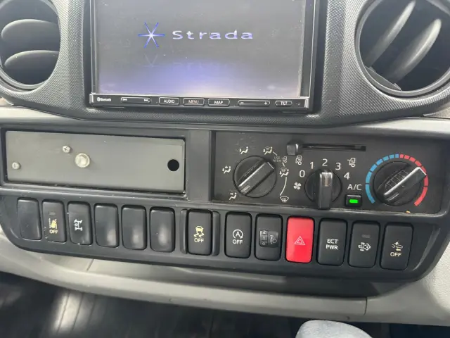 日野 デュトロ TPG-XZU600X(2WD)の写真31