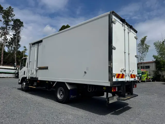 いすゞ エルフ 2RG-NPR88YN(2WD)の写真5