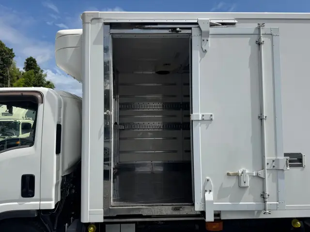 いすゞ エルフ 2RG-NPR88YN(2WD)の写真9