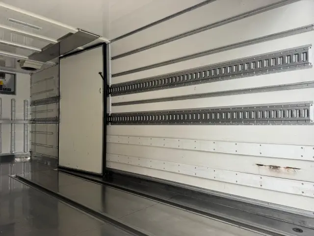 いすゞ エルフ 2RG-NPR88YN(2WD)の写真13